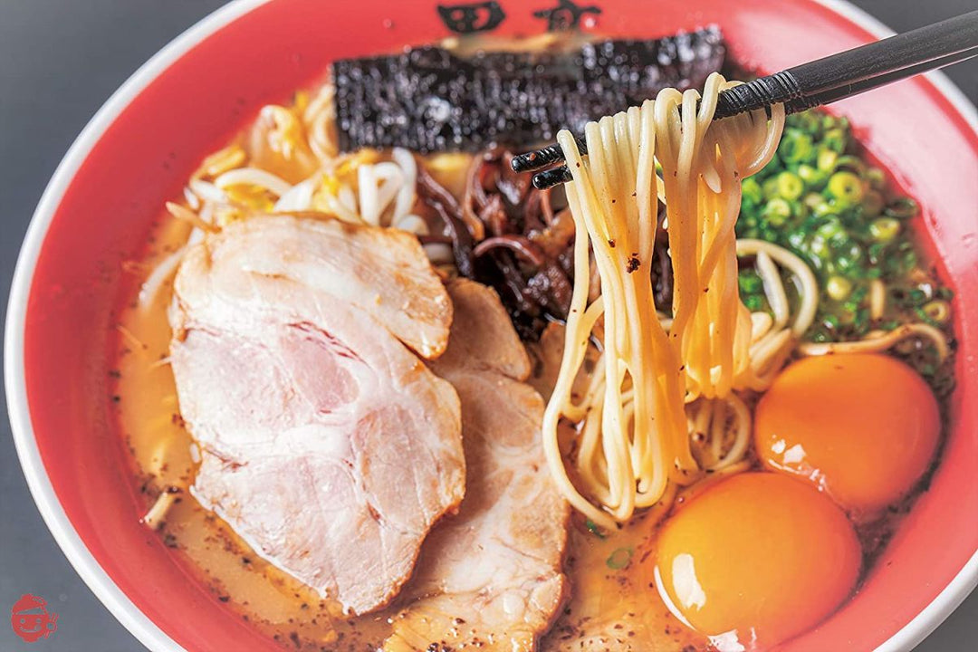 黒亭 とんこつラーメン 4食箱 焦がしにんにく油 (黒マー油)香る 昔ながらの熊本の味 行列ができる老舗 九州 ご当地ラーメン お取り寄せの画像