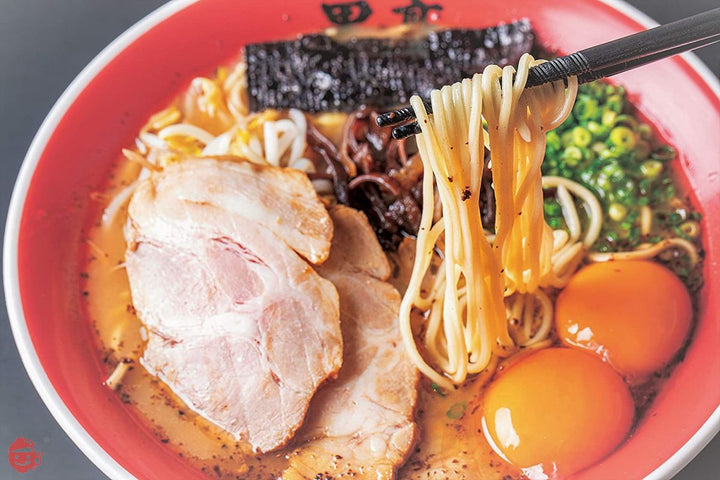黒亭 とんこつラーメン 4食箱 焦がしにんにく油 (黒マー油)香る 昔ながらの熊本の味 行列ができる老舗 九州 ご当地ラーメン お取り寄せの画像