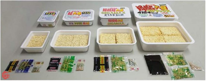 まるか ペヤング 超超超超超超大盛ペタマックス 878gの画像